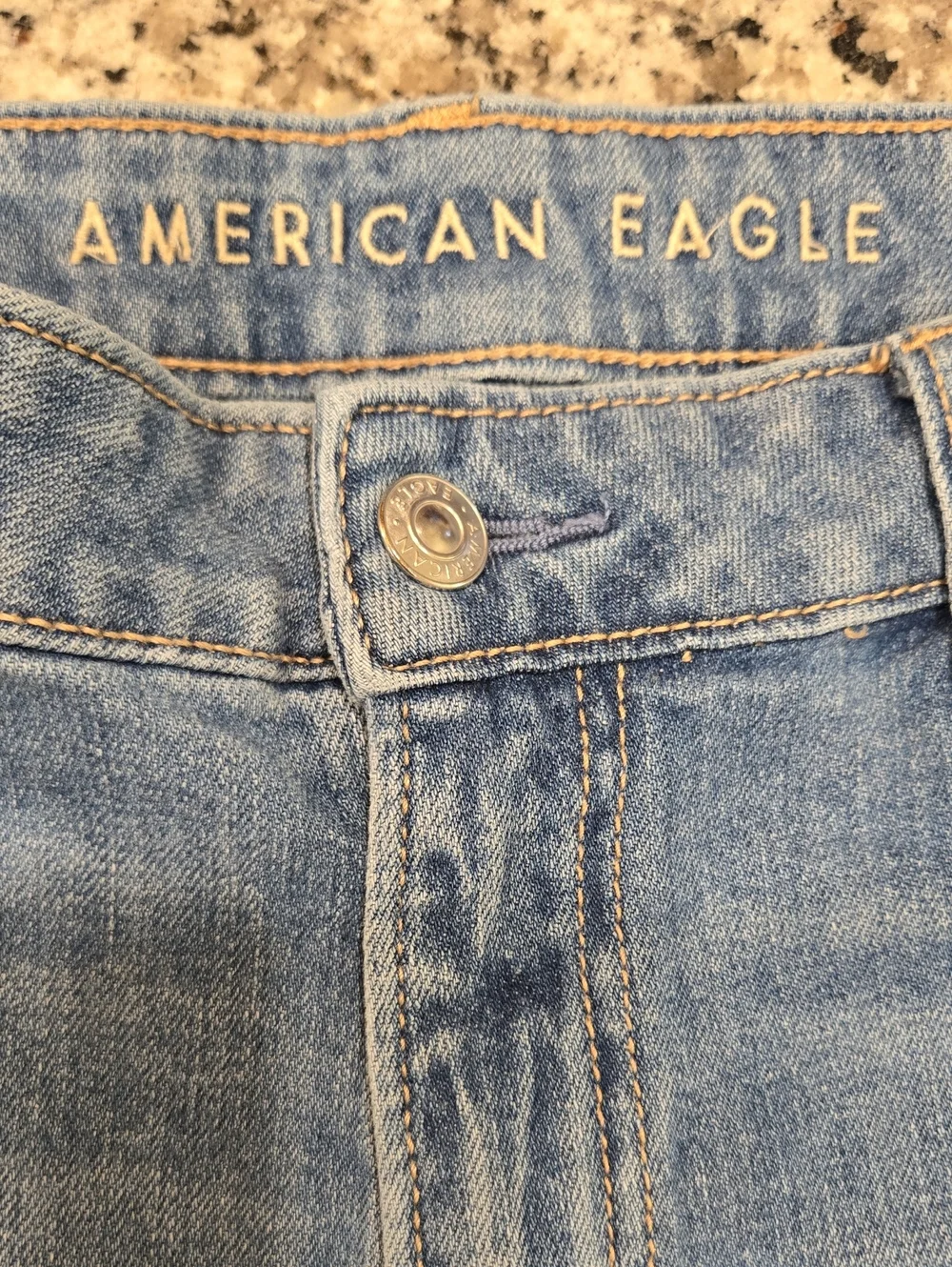 AMERICAN EAGLE HIGH-RISE BAGGY WIDE LEG JEANS. SIZE 12. MEDIUM WASH.